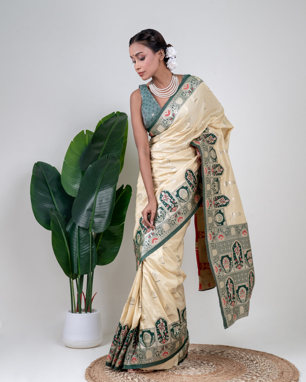 Royal Ivory Banarasi Silk Saree with Heritage Woven Temple Pallu and Matching Blouse Piece