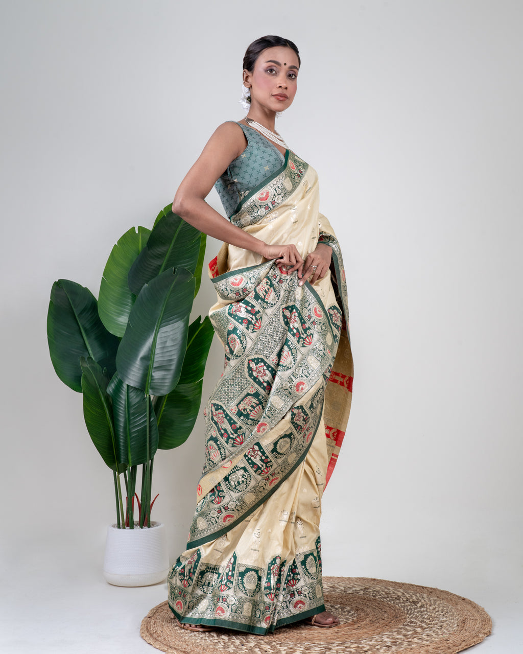 Royal Ivory Banarasi Silk Saree with Heritage Woven Temple Pallu and Matching Blouse Piece