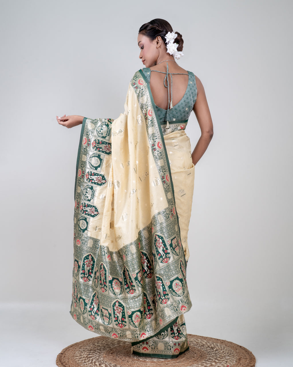 Royal Ivory Banarasi Silk Saree with Heritage Woven Temple Pallu and Matching Blouse Piece
